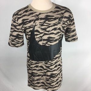 NEW Nike Brown Camo Swoosh Logo Shirt Men’s Small